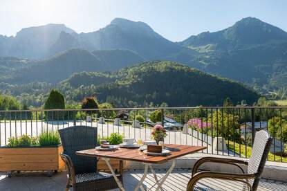 Kaffeetrinken Sonnenterrasse Alpencafé Hotel Hanauerlehen Schönau am Königssee Berchtesgaden | © Hotel Hanauerlehen