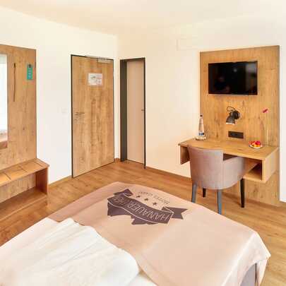 Einzelzimmer Watzmann superior Eingangsbereich Hotel Hanauerlehen Schönau am Königssee Berchtesgaden Bayern | © Hotel Hanauerlehen